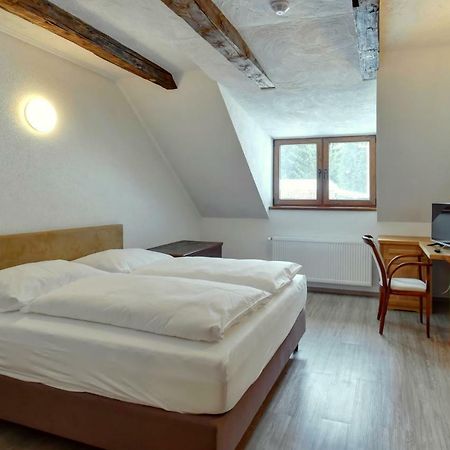 Zamecka Fortovna Obora - Forester House Kaznejov Dış mekan fotoğraf