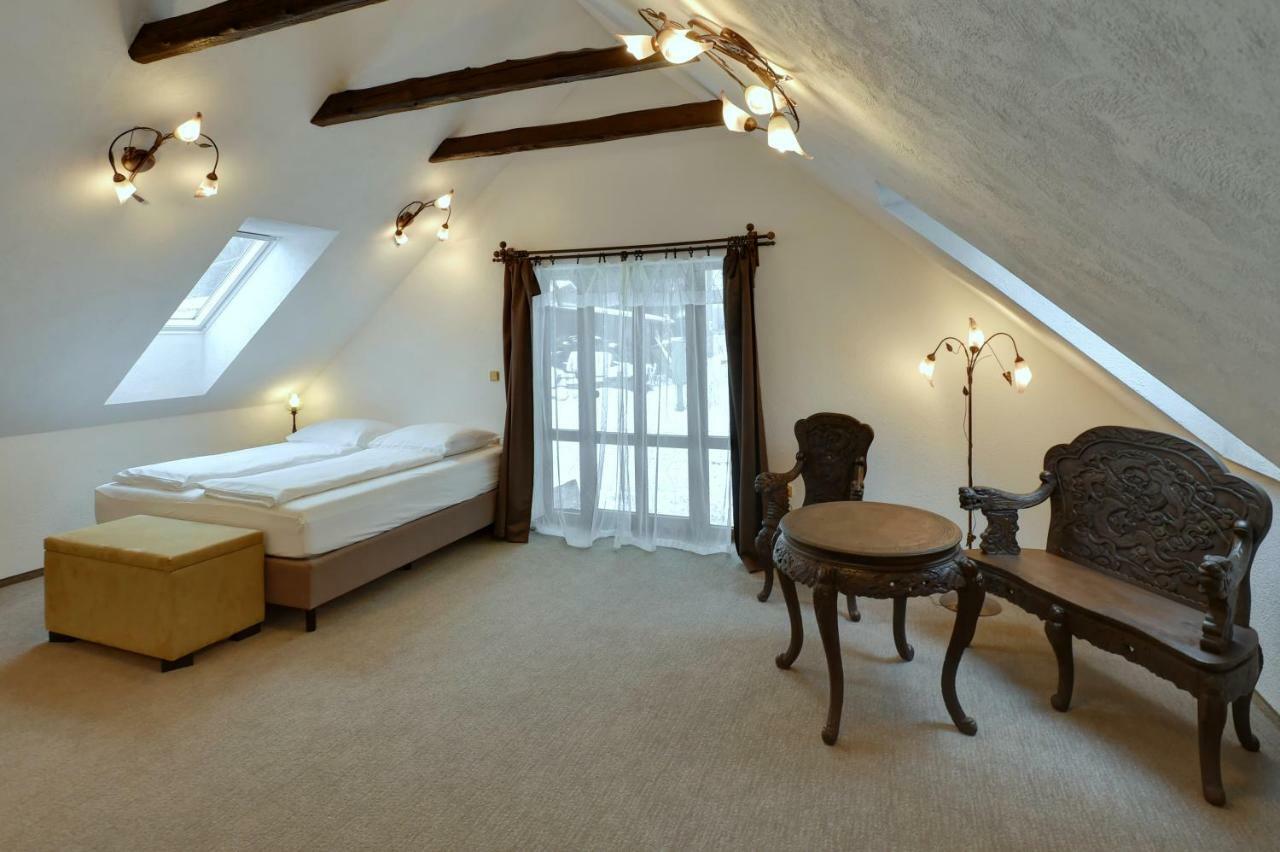 Zamecka Fortovna Obora - Forester House Kaznejov Dış mekan fotoğraf