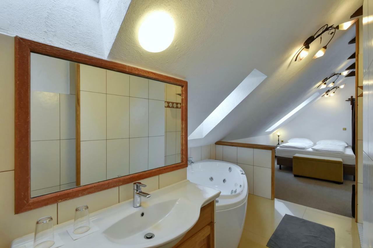 Zamecka Fortovna Obora - Forester House Kaznejov Dış mekan fotoğraf